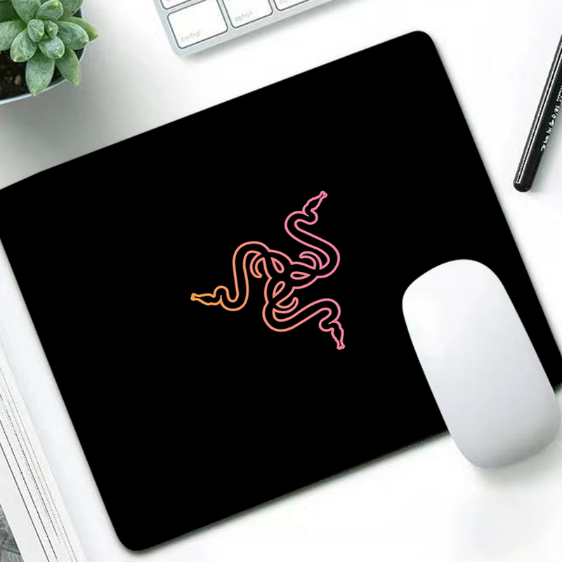 Razer Luxury Mouse Pad Anime G - Gaming Accessories Laptop avis et prix